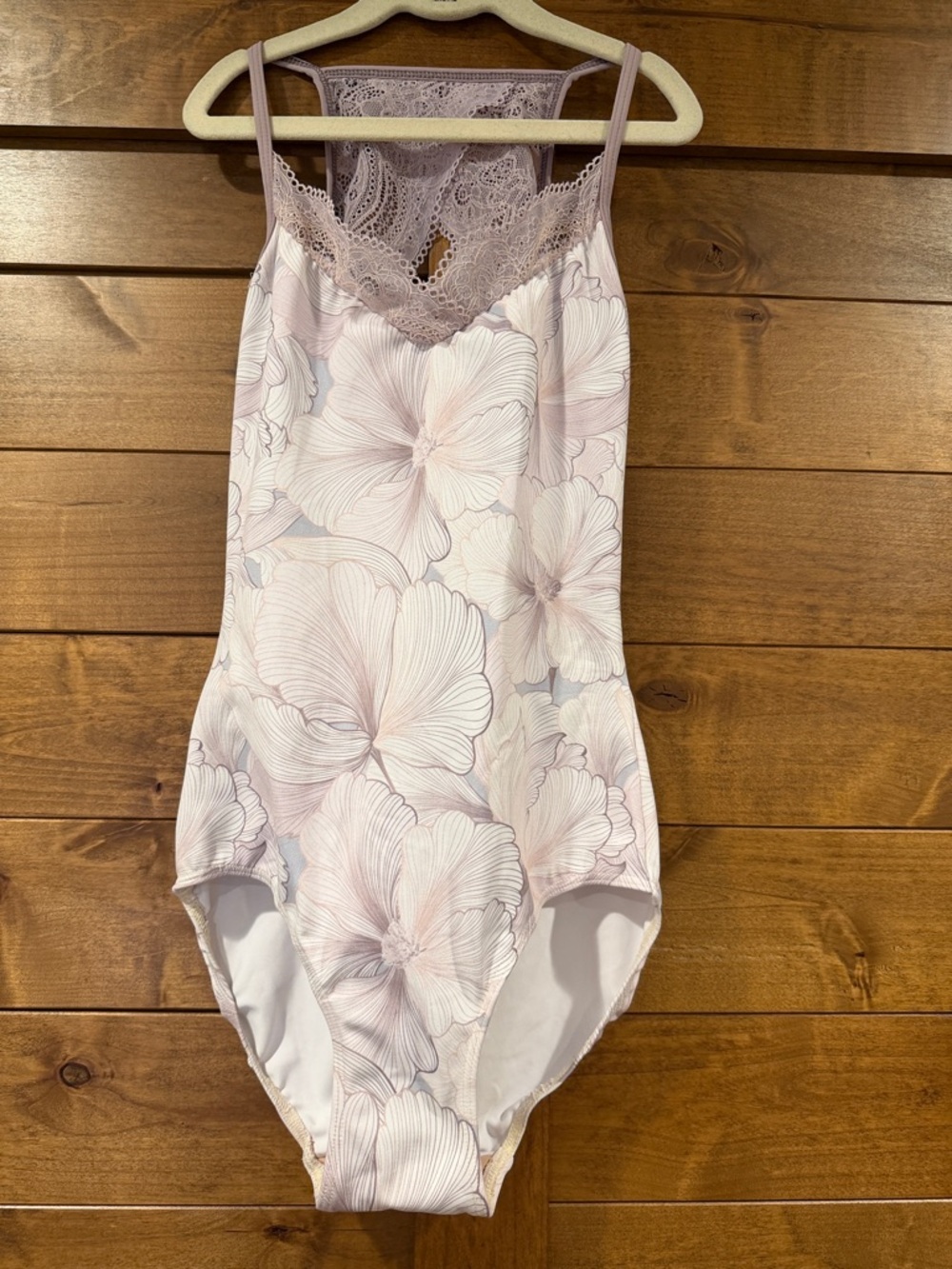 Eleve’ Floral Lace-Trim Leotard in White/Soft Lilac - size M - NWOT